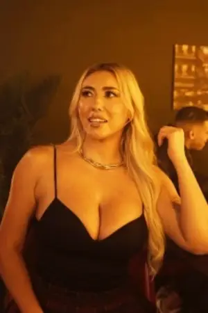 Wingwoman Secures A Threesome