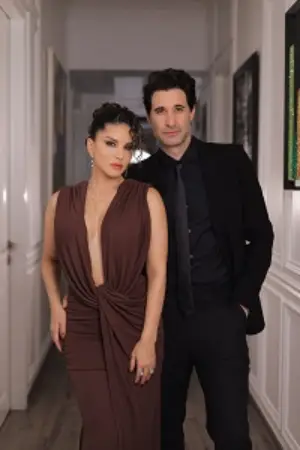 Valentine-Sunny Leone